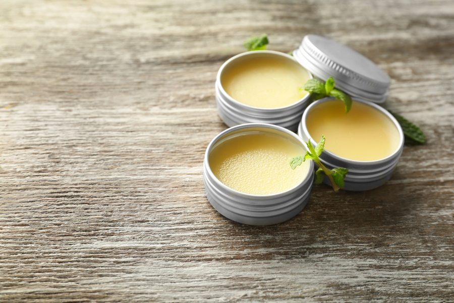 Baume maison au plantain : la recette naturelle pour apaiser la peau