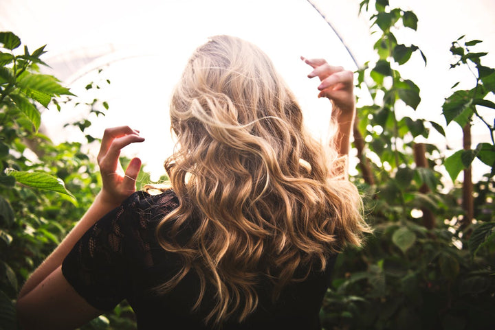Cheveux secs, cassants ou ternes  les remèdes naturels de grand-mère qui redonnent vie à ta chevelure