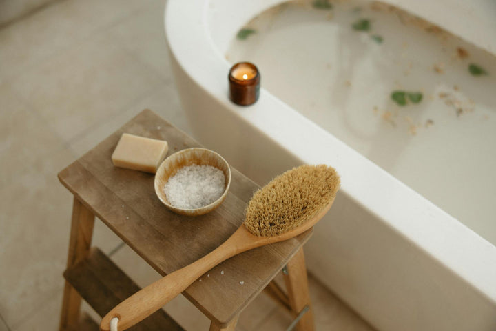 Le savon au lait de chèvre : l’arme douce contre l’acné, les rougeurs et les peaux sensibles