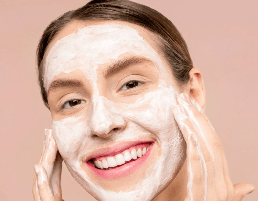 Acné pour adultes : Nos 10 traitements naturels efficaces