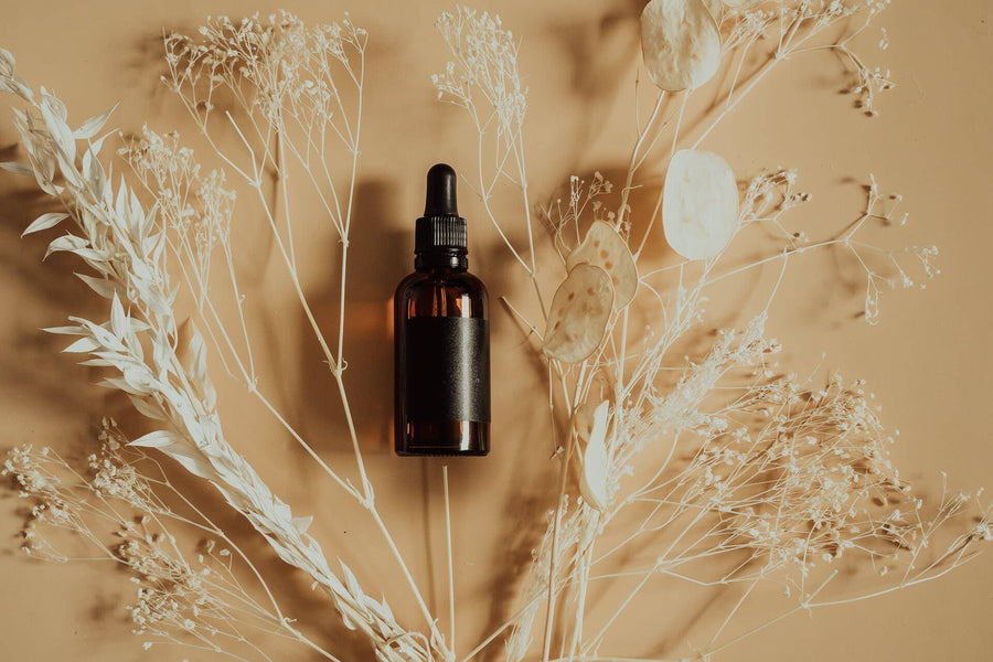 Comment les huiles essentielles peuvent transformer votre peau acnéique ?