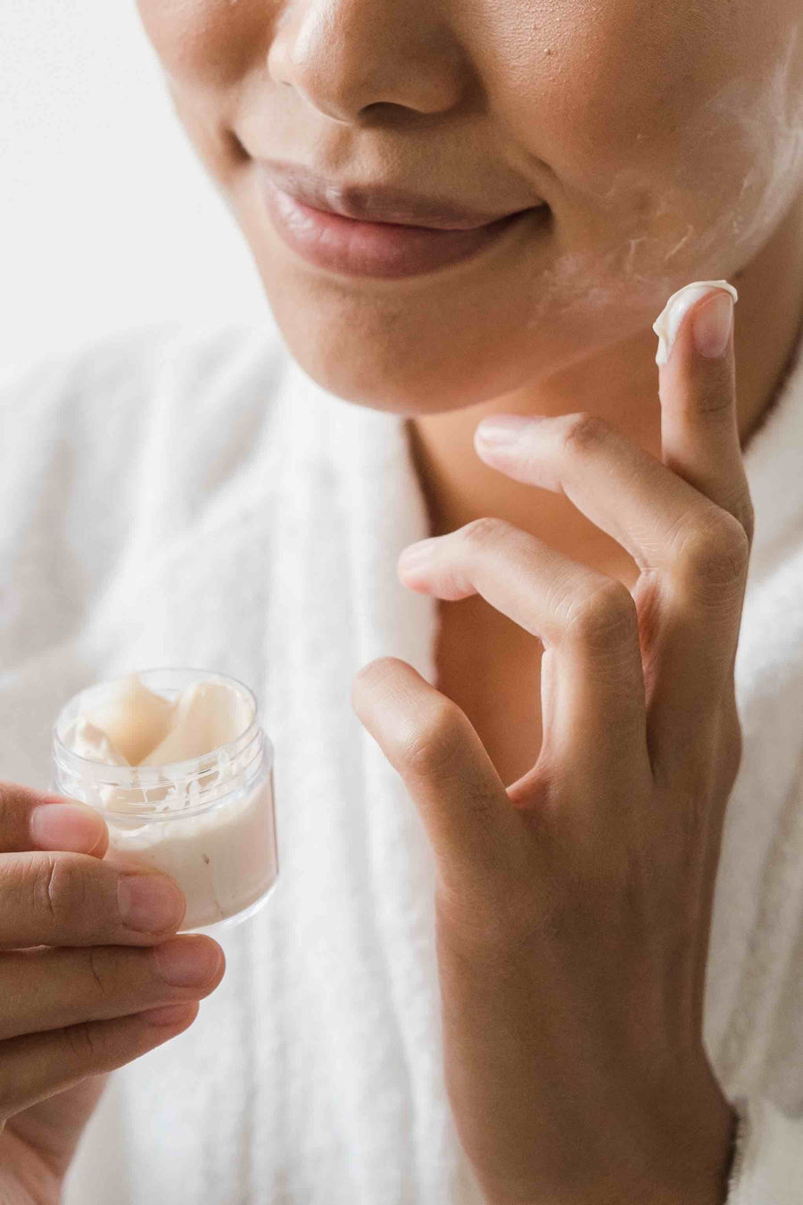 Comment une crème visage bio peut améliorer votre peau et votre santé globale