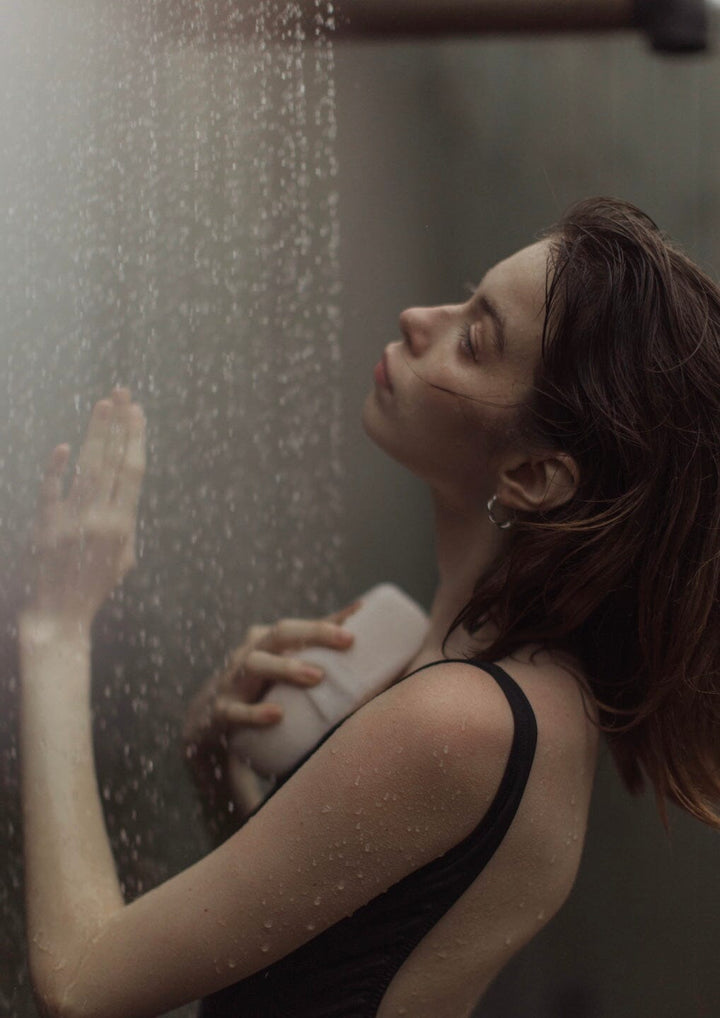Démangeaisons après la douche : Quelles solutions pour arrêter de se gratter ?