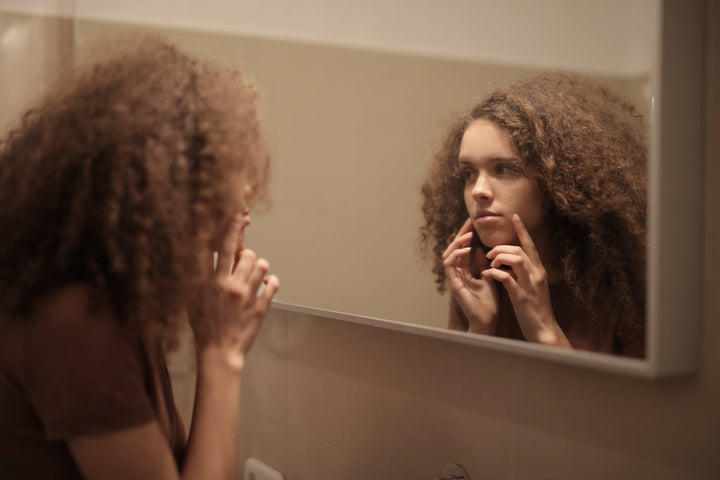Éliminez l'acné du visage avec les huiles essentielles