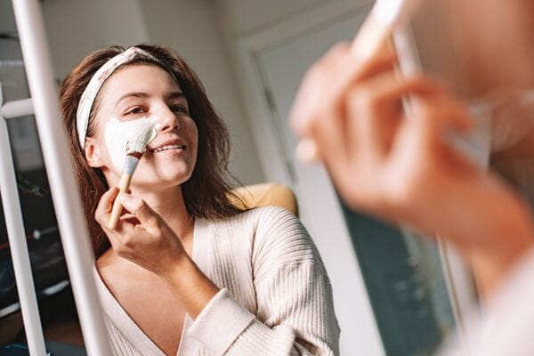 L'argile blanche : une solution douce et naturelle pour traiter l'acné