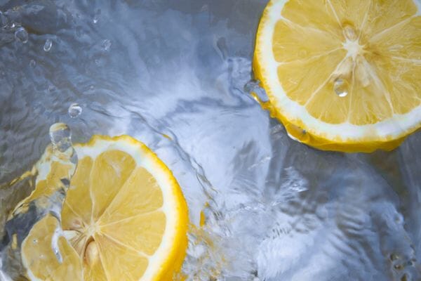 Le citron contre l'acné : mythe ou réalité ?