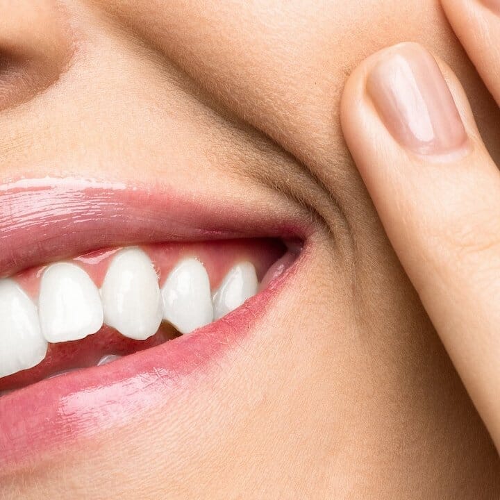 Les traitements naturels contre l'acné près de la bouche