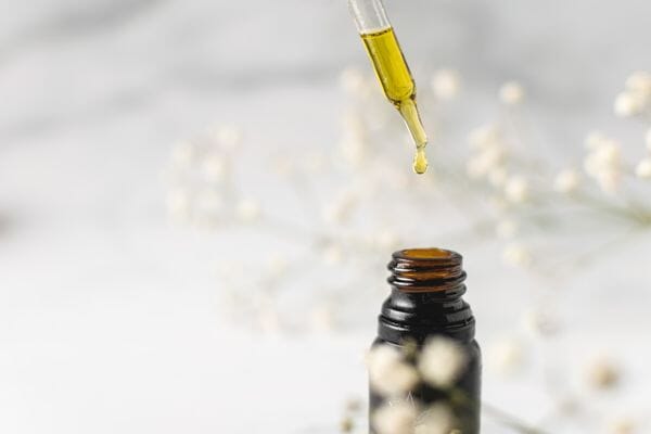 L'huile de ricin : un remède naturel anti-acné ?