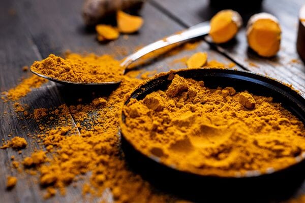 L'or jaune de la peau : le curcuma pour se débarrasser de l’acné