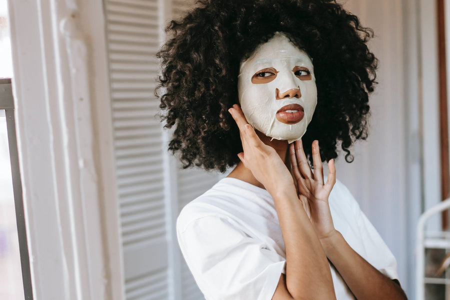 Peau grasse acnéique, quelle est la routine idéale ?