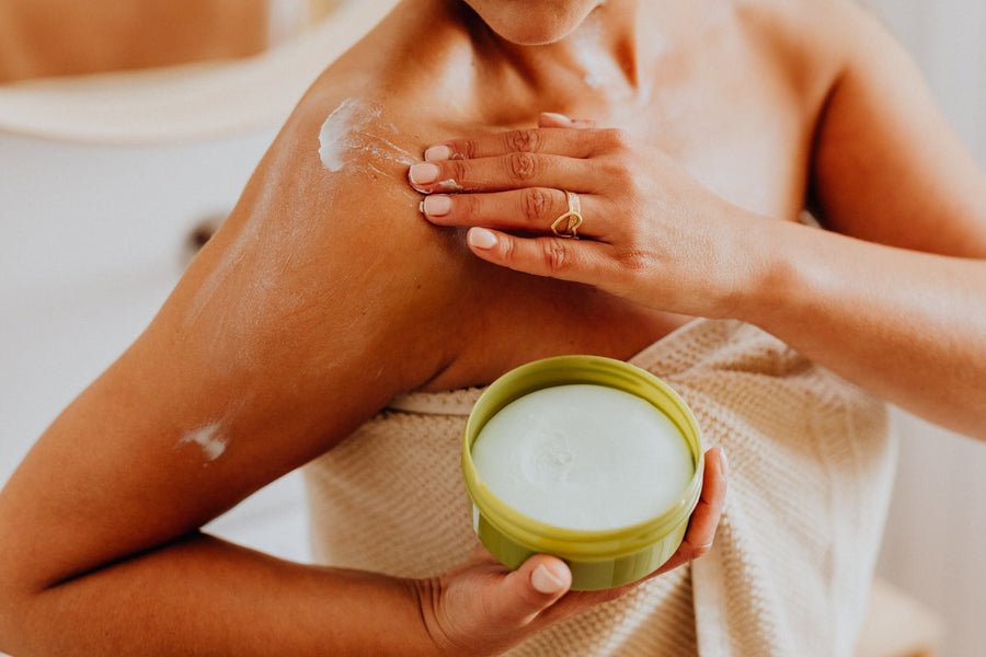Peau irritée : Quel est le meilleur baume corps pour l'apaiser ?