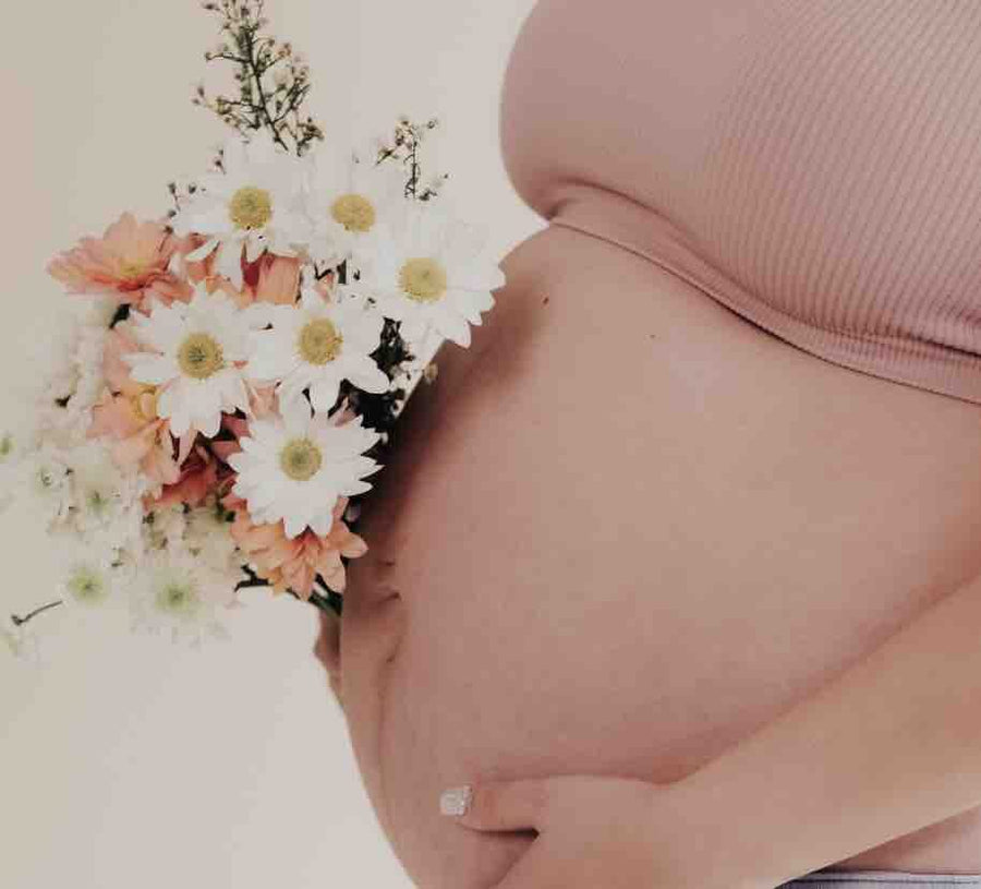 Prendre soin de sa peau pendant la grossesse : L'importance des crèmes visage bio et naturelles