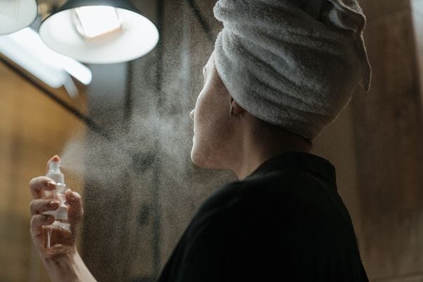SOS Acné : Comment apaiser ma peau suite à un traitement anti-acné